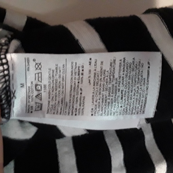 Old Navy Black and White Striped Longsleeve Top size medium - Picture 4 of 5
